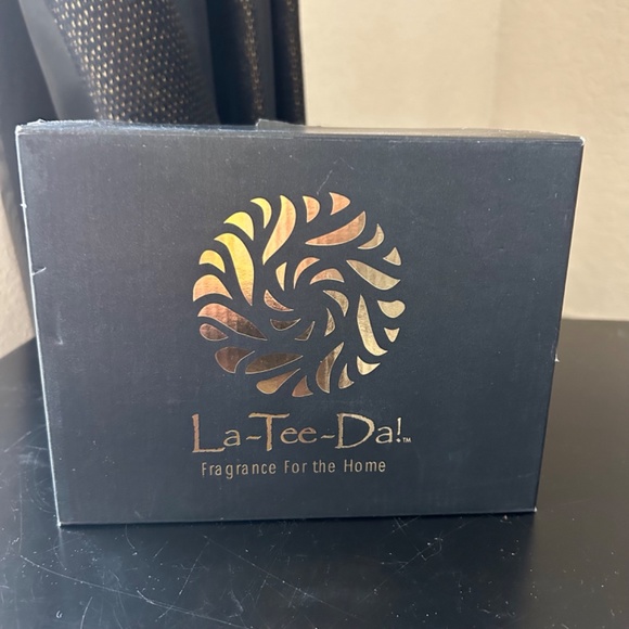 La-Tee-Da Fragrance Lamp. NWT - Picture 5 of 8